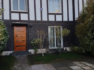 Casa en venta en Pablo El Veronés, Las Condes - 4 dormitorios, 2 baños