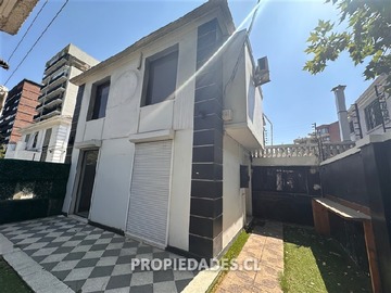 Casa en arriendo mensual en Los Leones - Diego de Almagro, Providencia - 5 dormitorios, 3 baños