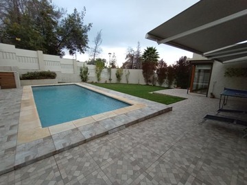 Casa en venta en Valenzuela Puelma - Onofre Jarpa, La Reina - 5 dormitorios, 5 baños