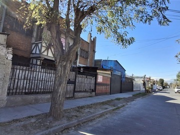 Local Comercial en venta en Avenida Perú N°01173, La Cisterna - 3 dormitorios, 2 baños
