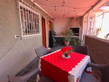 Casa en venta en Avenida Baquedano 463, Quilpué - 4 dormitorios, 2 baños