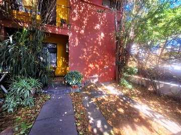 Casa en venta en Amplia Casa Familiar con Gran Jardín (136011), La Reina - 4 dormitorios, 1 baño