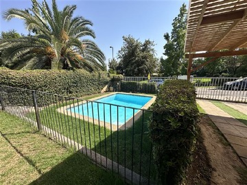 Casa en venta en Acueducto / El Valle, Peñalolén - 4 dormitorios, 4 baños