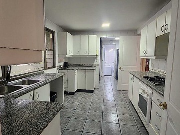 Casa en arriendo mensual en Amplia Casa en Condominio Seguro (171183), Peñalolén - 4 dormitorios, 4 baños