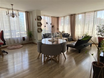 Departamento en venta en Manquehue / Los Militares, Las Condes - 3 dormitorios, 2 baños