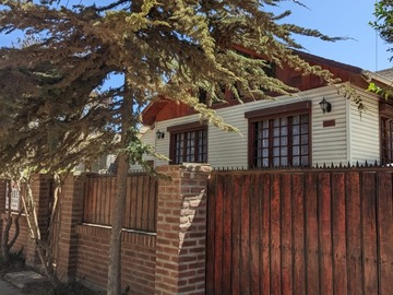 Casa en venta en Isidro dubournais con, El Quisco - 3 dormitorios, 2 baños