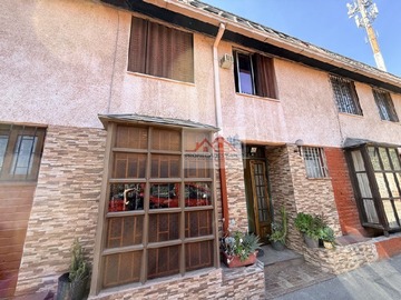 Casa en venta en MA - Los Olmos con Av. Macul Casa 86/108 condominio 3 pisos estacionamiento, Macul - 3 dormitorios