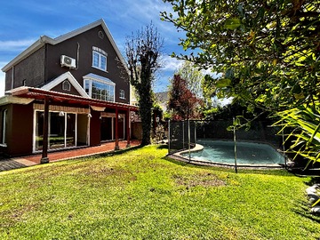 Casa en venta en Familiar+5D+Servicio+Estar+Piscina (122245), Las Condes - 6 dormitorios, 5 baños