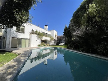 Casa en venta en Camino el Atajo / Contralmirante Fdez Vial, Lo Barnechea - 5 dormitorios, 5 baños