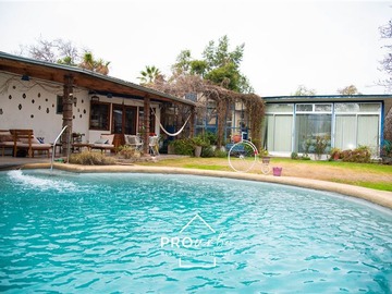 Casa en venta en Medina/ Av Lo Barnechea, Lo Barnechea - 3 dormitorios, 3 baños