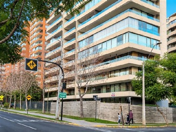 Departamento en venta en Entre Manquehue Norte y Rosario Norte, Las Condes - 4 dormitorios, 3 baños