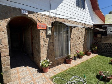 Casa en venta en Los niches, Curicó - 4 dormitorios, 2 baños