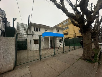 Casa en arriendo mensual en 4 Nte. 220, Viña del Mar - 8 dormitorios, 5 baños