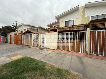 Casa en venta en oficina Lastenia, Antofagasta - 4 dormitorios, 3 baños