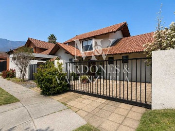 Casa en venta en Casa en Condominio Casagrande | Seguridad 24/7 (176677), Santiago - 5 dormitorios, 4 baños