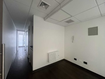 Oficina en arriendo mensual en Oficina 28 m2 con terraza y 2 privados (180371), Las Condes - 2 dormitorios, 1 baño