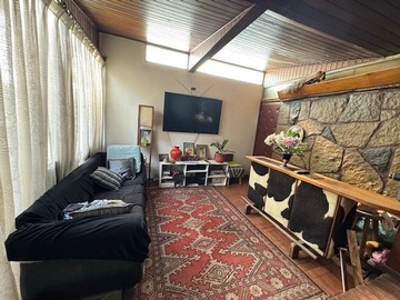 Casa en venta en Alto Las Condes/Chesterton, Las Condes - 4 dormitorios, 3 baños