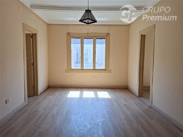 Casa en venta en Libertad, Santiago - 6 dormitorios, 4 baños