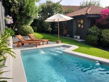 Casa en venta en Carlos Peña otaegui, Las Condes - 3 dormitorios, 2 baños