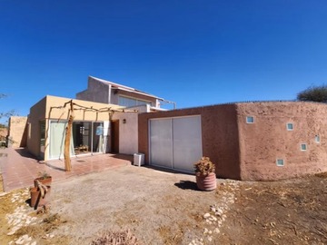Casa en venta en Propiedad Sector Av la Paz. Calama - 4 dormitorios, 4 baños