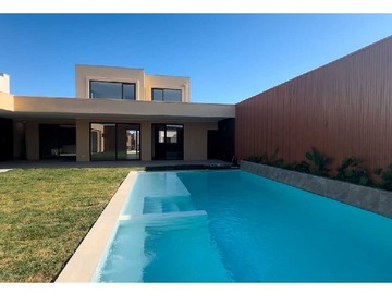 Casa en arriendo mensual en Moderna Vivienda con Excelente Conectividad (178042), Padre Hurtado - 3 dormitorios, 5 baños