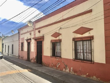 Casa en venta en Entre Pedro Lagos y Miguel León Prado, Santiago - 3 dormitorios, 1 baño