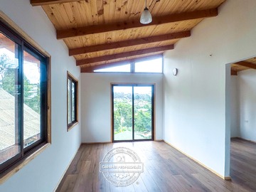 Casa en venta en Vende en las Cruces Casa Nueva con Gran Potencial - 3 dormitorios, 2 baños