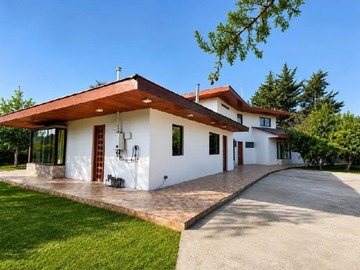 Casa en arriendo mensual en Arriendo Casa Dos Pisos en el Sector de Chicureo - 7 dormitorios, 5 baños