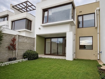Casa en arriendo mensual en Bosque de montemar, concón, Concón - 5 dormitorios, 3 baños