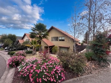 Casa en venta en Macul alto, La Florida - 5 dormitorios, 5 baños