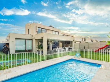Casa en venta en Aguas Claras, Colina - 4 dormitorios, 3 baños