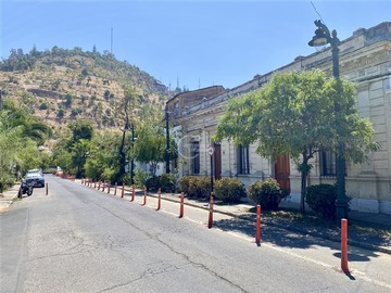 Casa en venta en Capellán Abarzúa / Nueva Dardignac, Providencia - 6 dormitorios, 2 baños