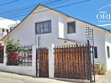 Casa en venta en Amplia Casa Familiar, con patio y vista (157086), Coquimbo - 6 dormitorios, 4 baños