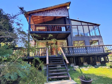 Casa en venta en A 10 minutos del colegio san javier, Puerto Montt - 5 dormitorios, 5 baños