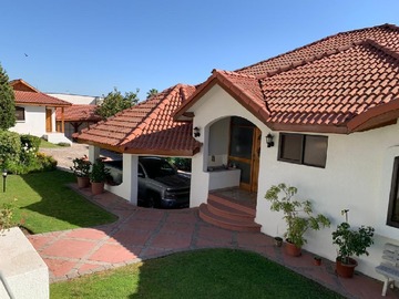 Casa en venta en Lomas de lo Aguirre (63209), Santiago - 5 dormitorios, 4 baños