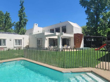 Casa en venta en Venta casa sector Quinchamali (112508), Las Condes - 8 dormitorios, 6 baños