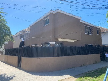 Casa en arriendo mensual en 1 Norte 1197, Viña del Mar - 6 dormitorios, 3 baños