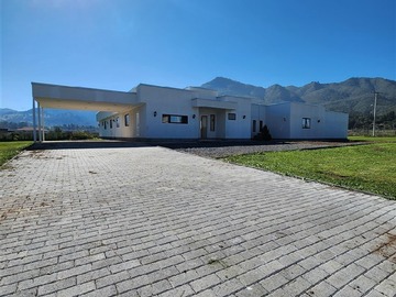 Casa en venta en Valle Tranquilo, Curicó - 4 dormitorios, 4 baños