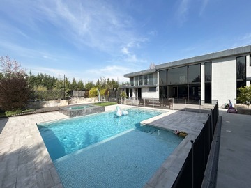 Casa en venta en Algarrobal, chicureo poniente, Colina - 5 dormitorios, 6 baños