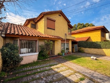 Casa en venta en Fuente ovejuna/ cristobal colon/ mall plaza los dominicos, Las Condes - 4 dormitorios, 4 baños