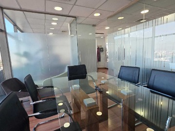 Oficina en arriendo mensual en Moderna Oficina con Excelente Conectividad (178345), Las Condes - 3 baños