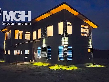 Casa en arriendo mensual en Lago Cucao 258, Puerto Varas - 4 dormitorios, 3 baños