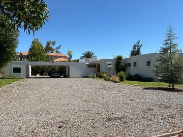 Parcela en arriendo mensual en Casa Estilo Mediterráneo, Remodelada, Luminosa y Funcional - 3 dormitorios, 3 baños