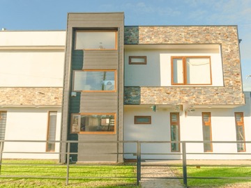 Casa en venta en Vendo espectacular casa en pingueral, Tomé - 4 dormitorios, 4 baños