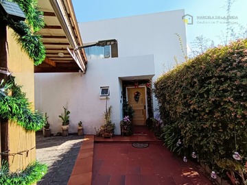 Casa en venta en Camino de Las Carmelitas, La Florida - 5 dormitorios, 5 baños