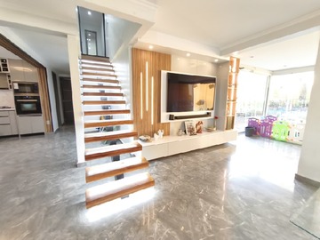 Casa en venta en Andalien, La Florida - 4 dormitorios, 4 baños