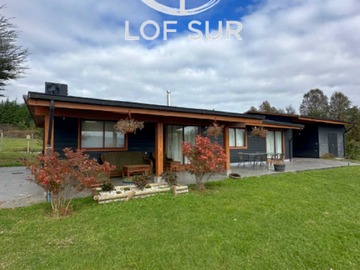 Casa en venta en Pucón, Casa Con Vista Al Lago, Los Riscos (169739), Pucón - 3 dormitorios, 3 baños