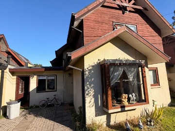 Casa en venta en Casa Amplia y Luminosa en Sector Tranquilo (166116), Concepción - 4 dormitorios, 4 baños