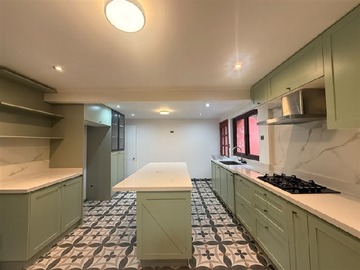 Casa en arriendo mensual en Laguna Ayres de Chicureo, Colina - 4 dormitorios, 4 baños