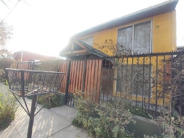 Casa en venta en Alcalde Jorge Monckeberg, cerca de Juan Ignacio Carrera Pinto, Ñuñoa - 4 dormitorios, 2 baños